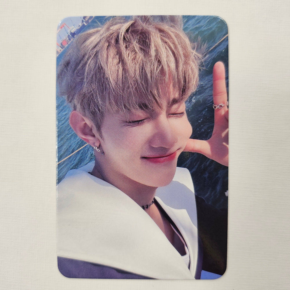 ZEROBASEONE - YOU HAD ME AT HELLO Soundwave Preorder Photocard