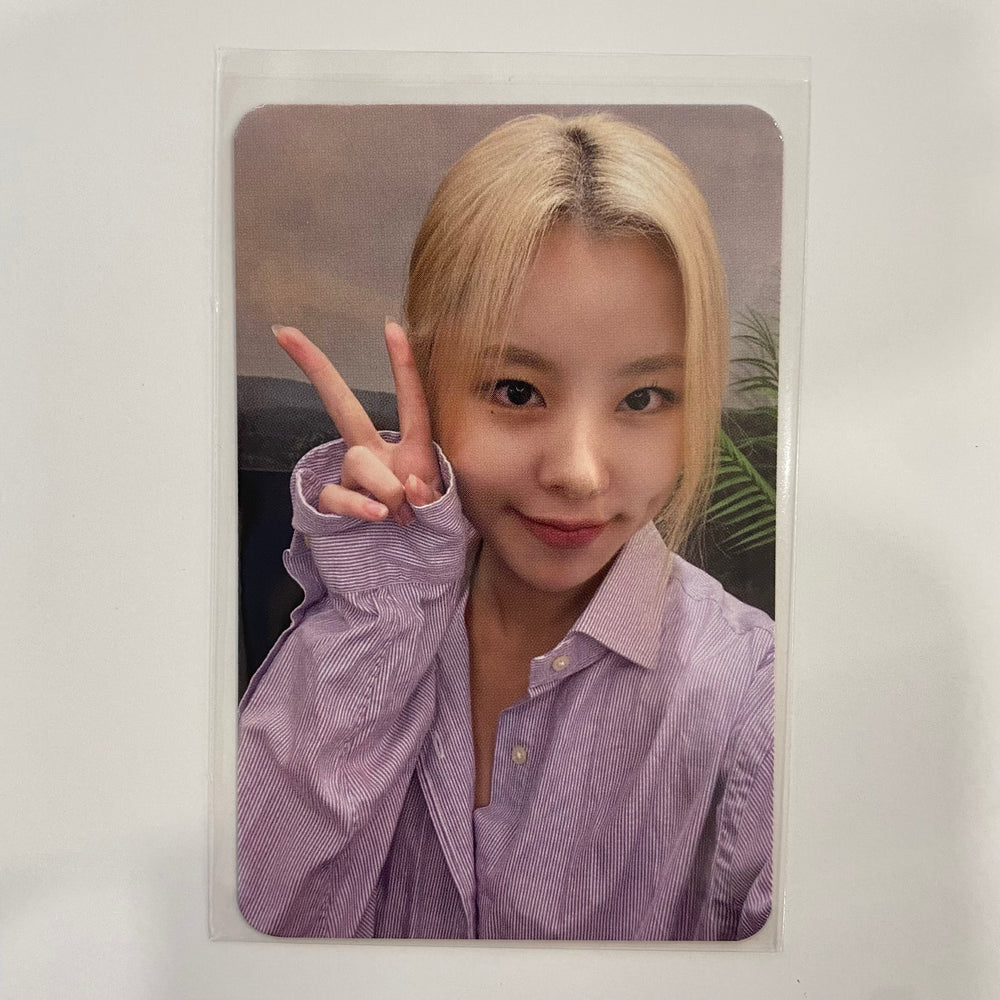 
            
                Load image into Gallery viewer, WHEE IN - IN THE MOOD Makestar Photocard
            
        