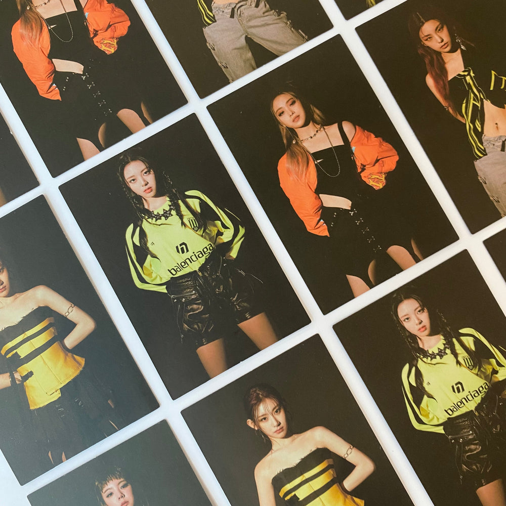 Itzy - Guess Who Pre-Order Photocards