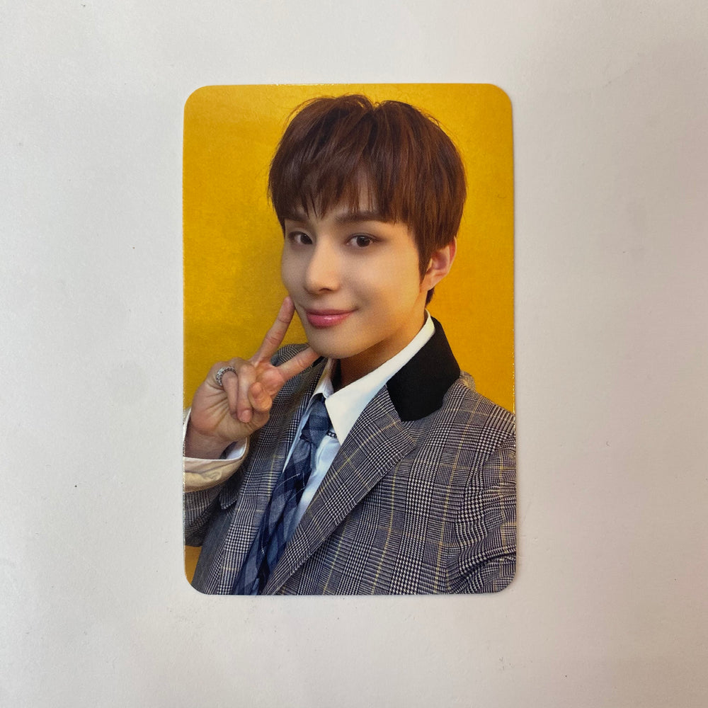 
            
                Load image into Gallery viewer, NCT DOJAEJUNG - Perfume Apple Music Photocard
            
        