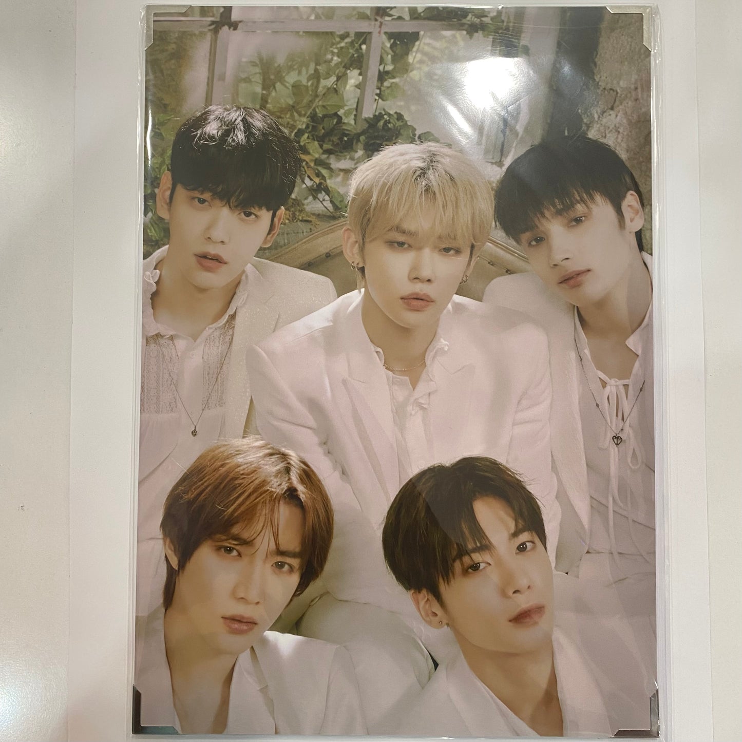 TXT - ACT: LOVESICK Premium Photo