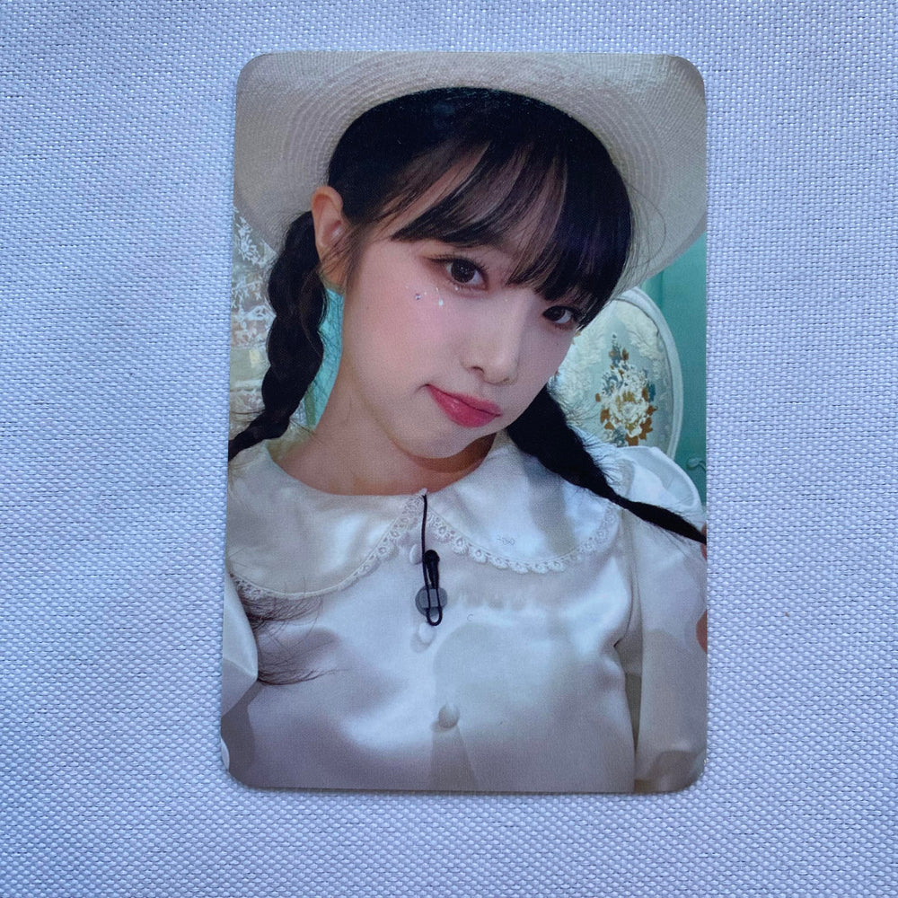 
            
                Load image into Gallery viewer, Yena - [Yena Friends] Everline Photocard
            
        