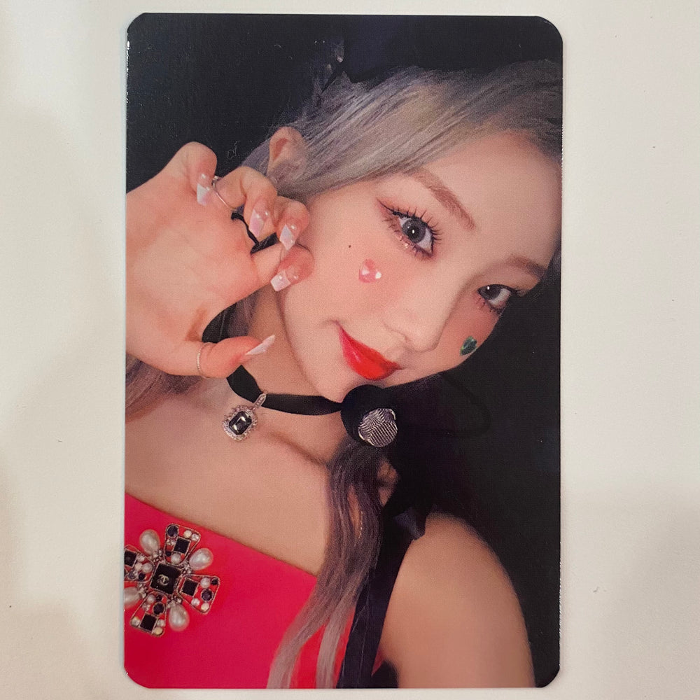 
            
                Load image into Gallery viewer, LOONA - World Tour Trading Cards
            
        