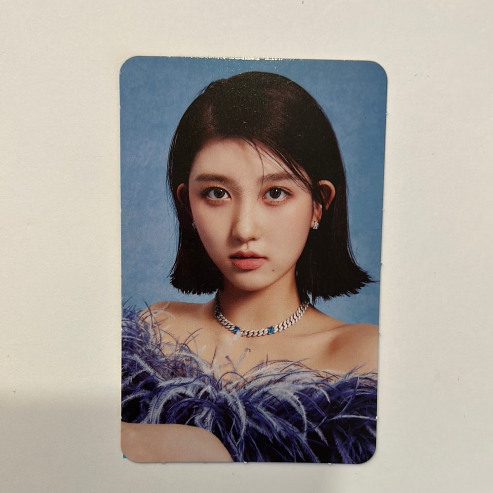 IVE - Love Dive Preorder Photocard