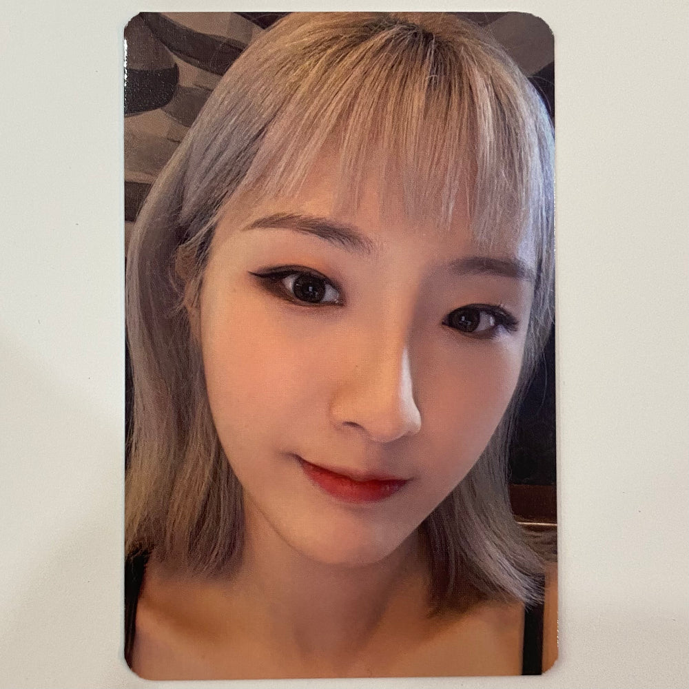 LOONA - World Tour Trading Cards