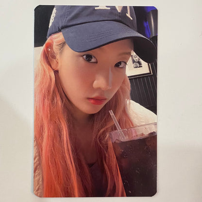 LOONA - World Tour Trading Cards