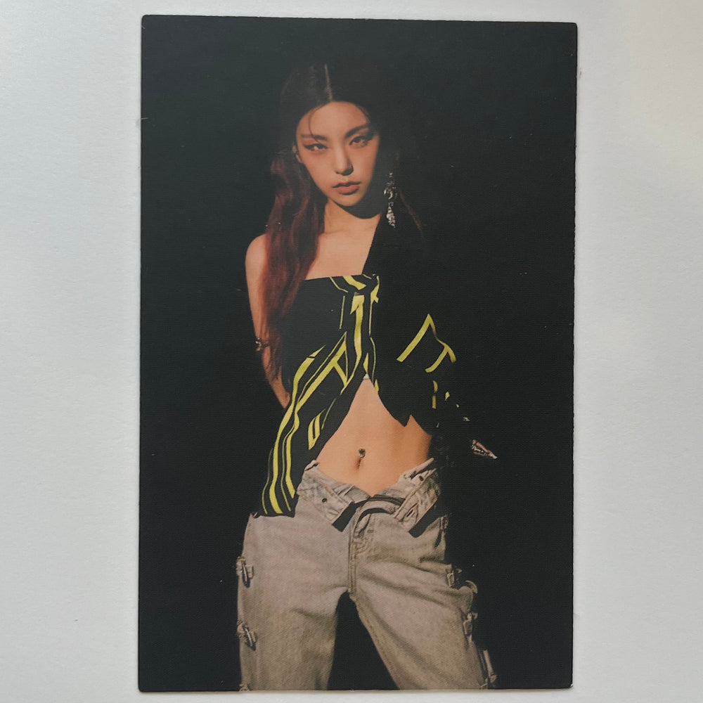 Itzy - Guess Who Pre-Order Photocards